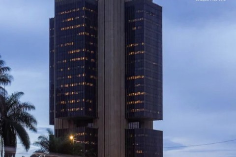 Mercado sobe projeção da inflação para 4,89%
