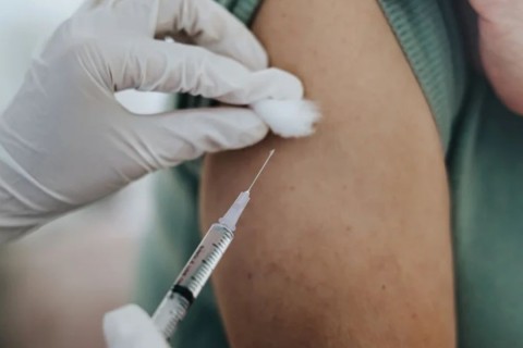 Vacinas são essenciais após os 40 anos, principalmente para mulheres
