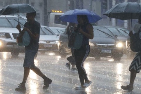 Semana começa com temporais em Santa Catarina após onda de calor.