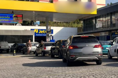 Vale do Itajaí vive ‘corrida’ aos postos de gasolina após ameaça de greve dos caminhoneiros